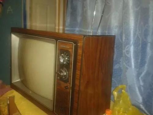 Se vende  reliquia  televisor  de años 70 to - Imagen 1
