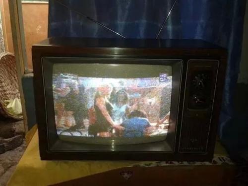 Se vende  reliquia  televisor  de años 70 to - Imagen 2