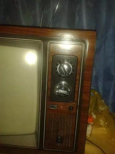 Se vende  reliquia  televisor  de años 70 to - Imagen 3