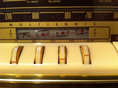 Antiguo mueble radio tocadiscos marca Grundig - Imagen 2