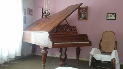 Vendo Piano Playel Frances con una antigueda - Imagen 2